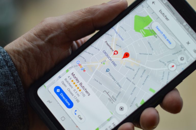 google maps on mobile scaled 1